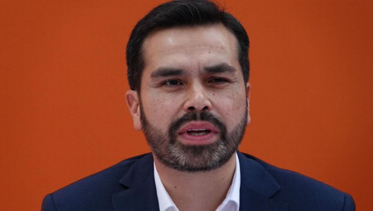 El precandidato presidencial de Movimiento Ciudadano, Jorge Álvarez Máynez, acusó al "PRIAN" de haber activado la maquinaria en su contra