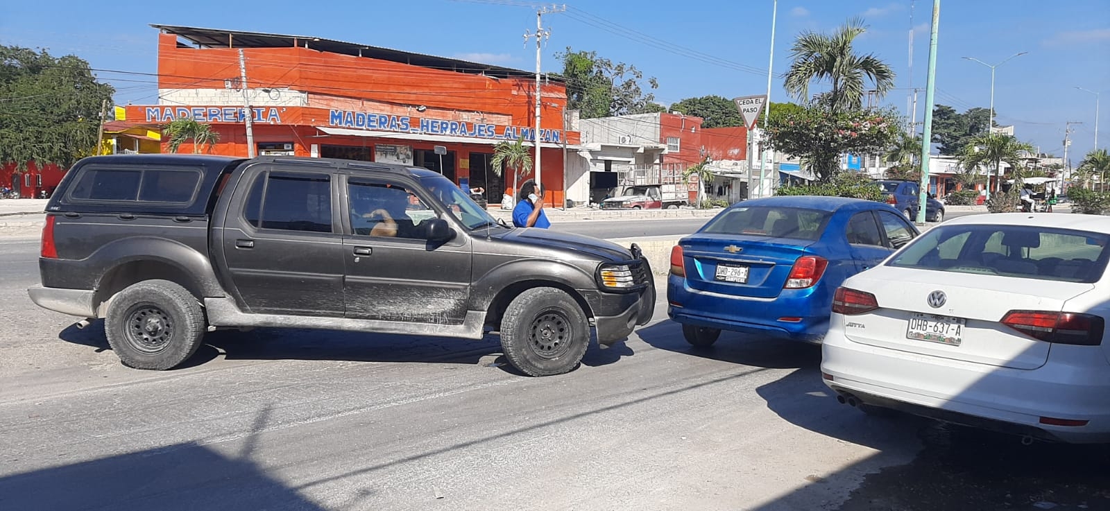 Imprudente automovilista provoca accidente en Escárcega, Campeche