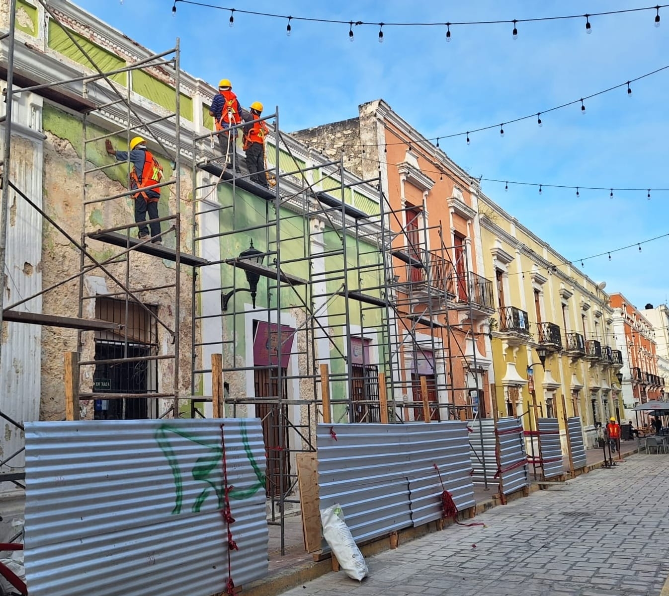 Restauran fachadas coloniales del Centro Histórico de Campeche