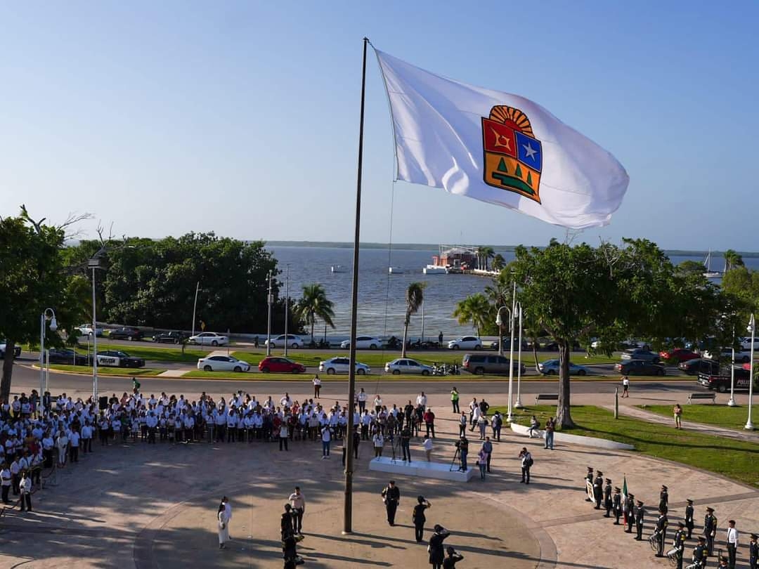Rinden homenaje a la Constitución de Quintana Roo en su 49 aniversario en Chetumal