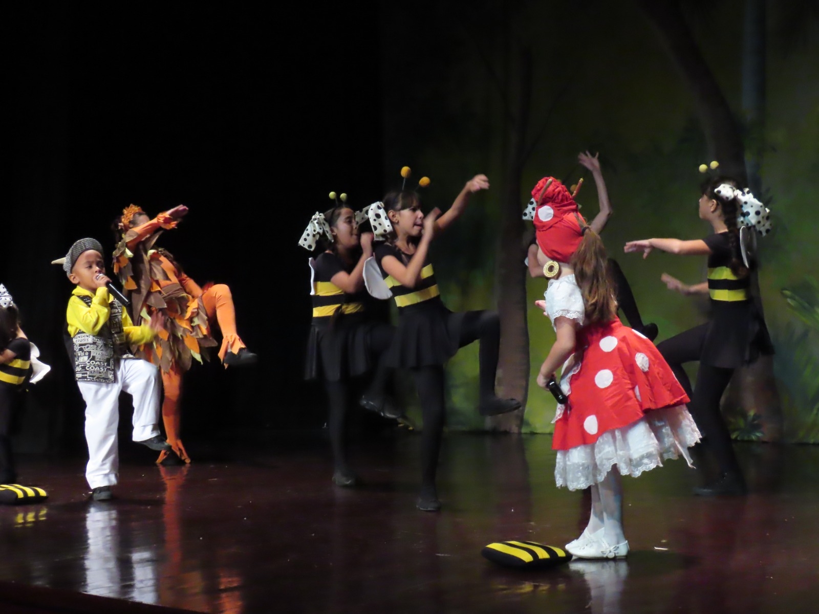 Grupo teatral 'La Colmenita' triunfa con la obra 'La Cucarachita Martina' en Mérida