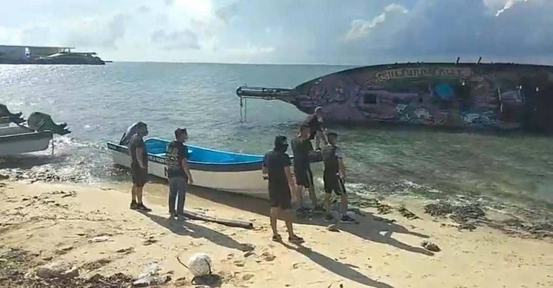 Desaparecen cinco pescadores en Cozumel; familiares esperan su regreso