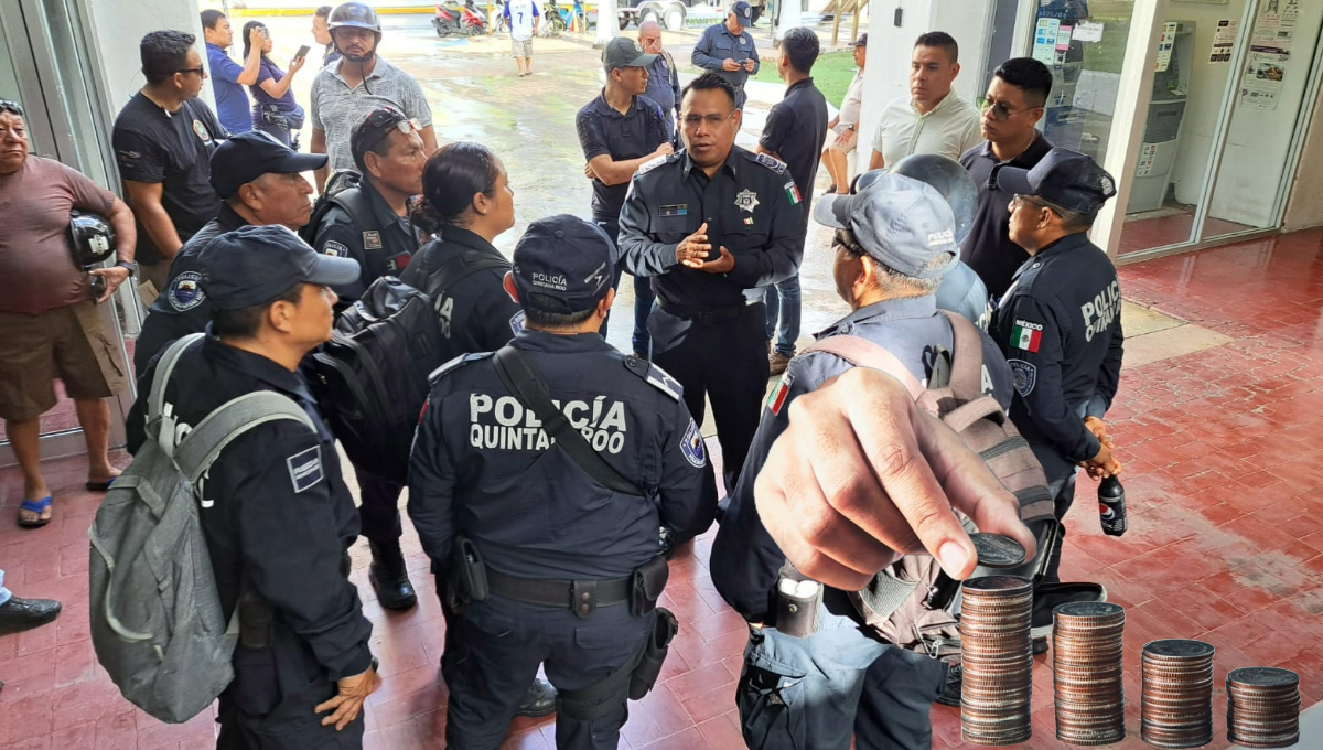 Policías de Cozumel protestan por 'descuentos injustificados' en sus salarios