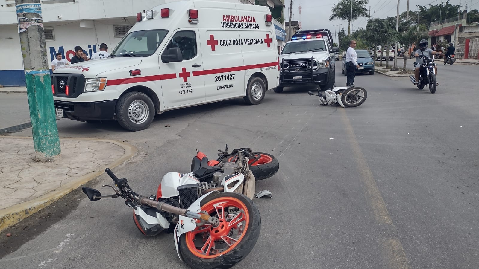 Choque de motos deja un herido y daños en la avenida Constituyentes en Felipe Carrillo Puerto