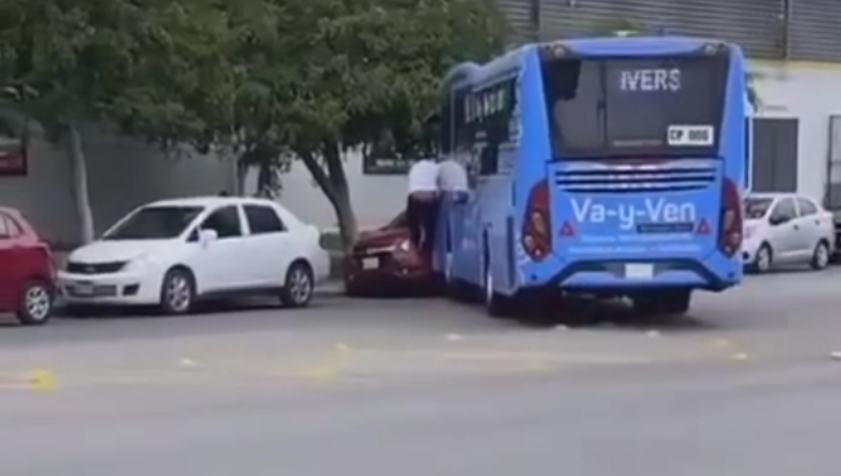 Captan el momento en el que un chofer de Va y Ven intenta impedir un choque en Mérida: VIDEO