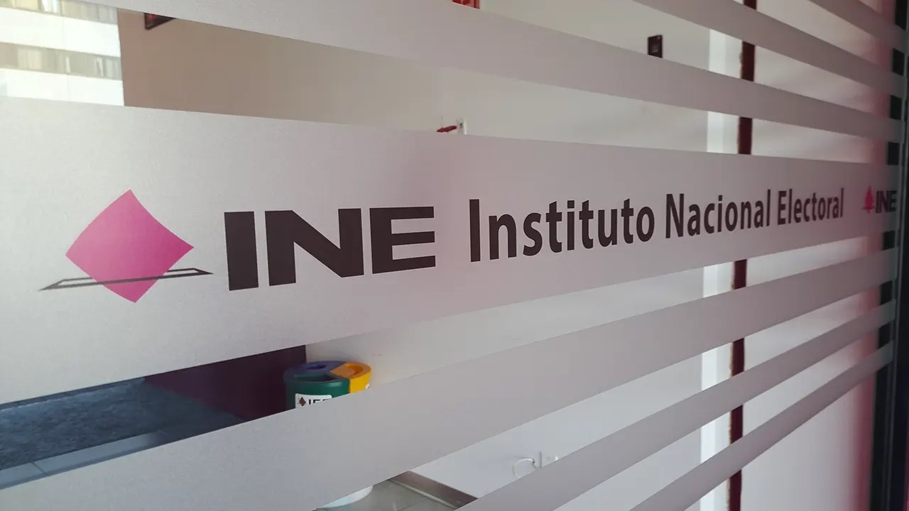Desalojan instalaciones del INE por alerta de incendio