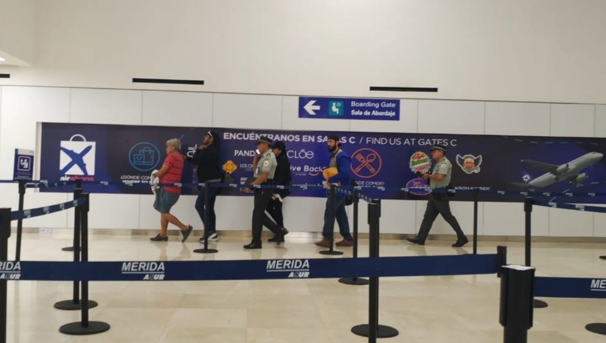 Impiden el viaje de una pareja de colombianos en el aeropuerto de Mérida