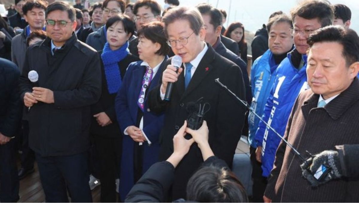 Líder opositor surcoreano se recupera de la puñalada que recibió en el cuello