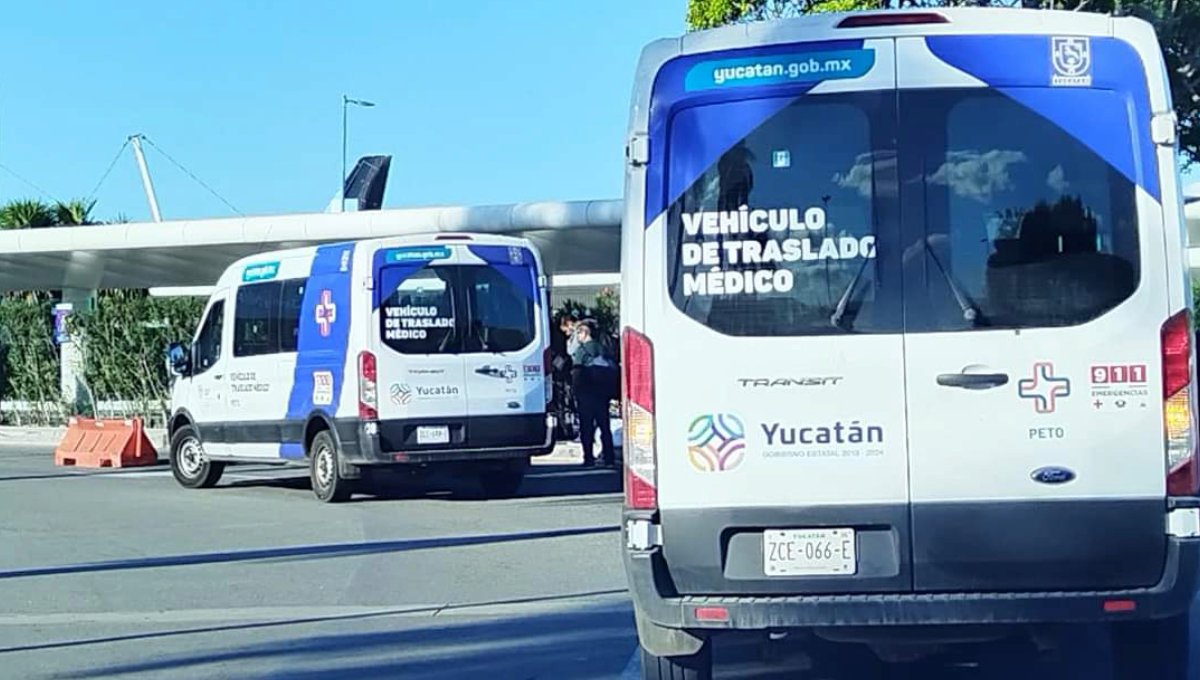 Pobladores inconformes al percibir dos ambulancias de Peto en el Aeropuerto Internacional de Cancún