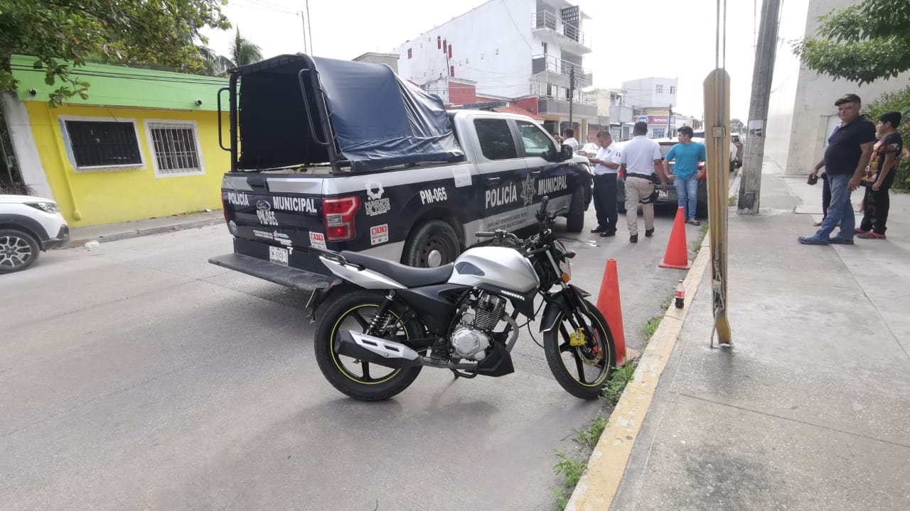 Detienen a un hombre por transitar en una motocicleta robada en Ciudad del Carmen