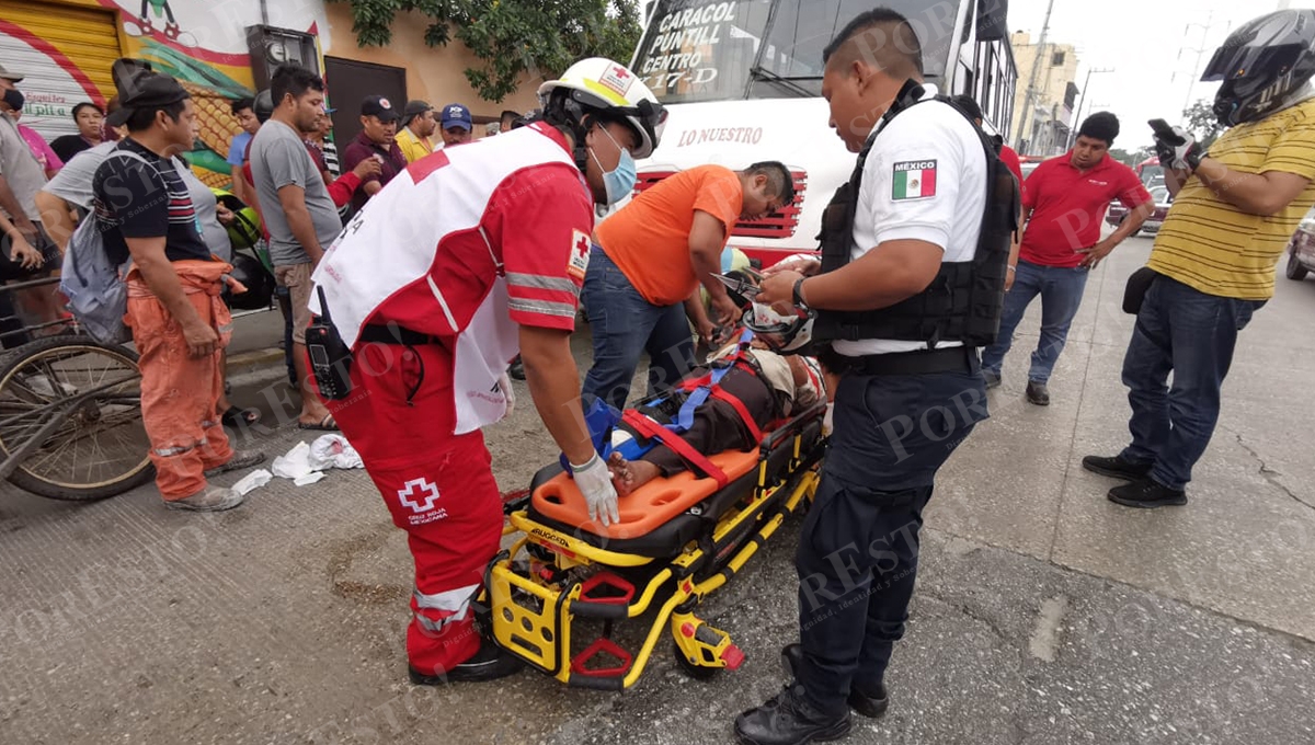 Abuelito es atropellado por un camión en Ciudad del Carmen