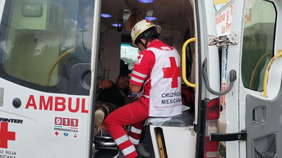 Automovilista se pasa el alto y provoca accidente en Escárcega, Campeche