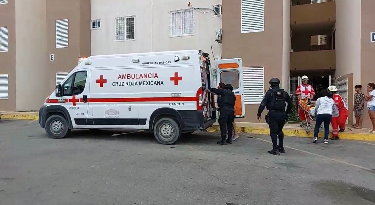 Niño cae desde un cuarto piso en la Región 260 de Cancún