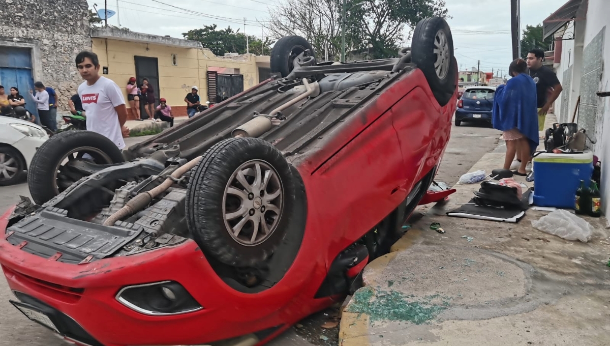 Jóvenes de Mérida provocan aparatoso accidente en Progreso