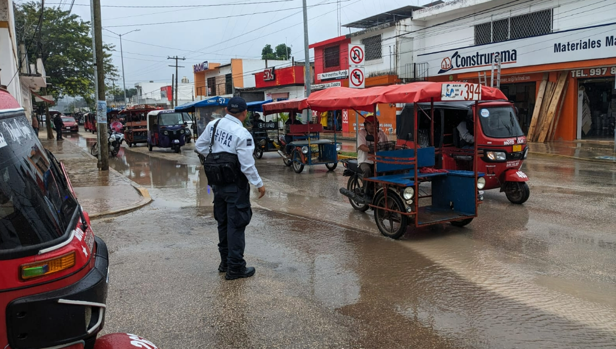 Pese a la lluvia, mototaxis se manifestaron de forma pacífica