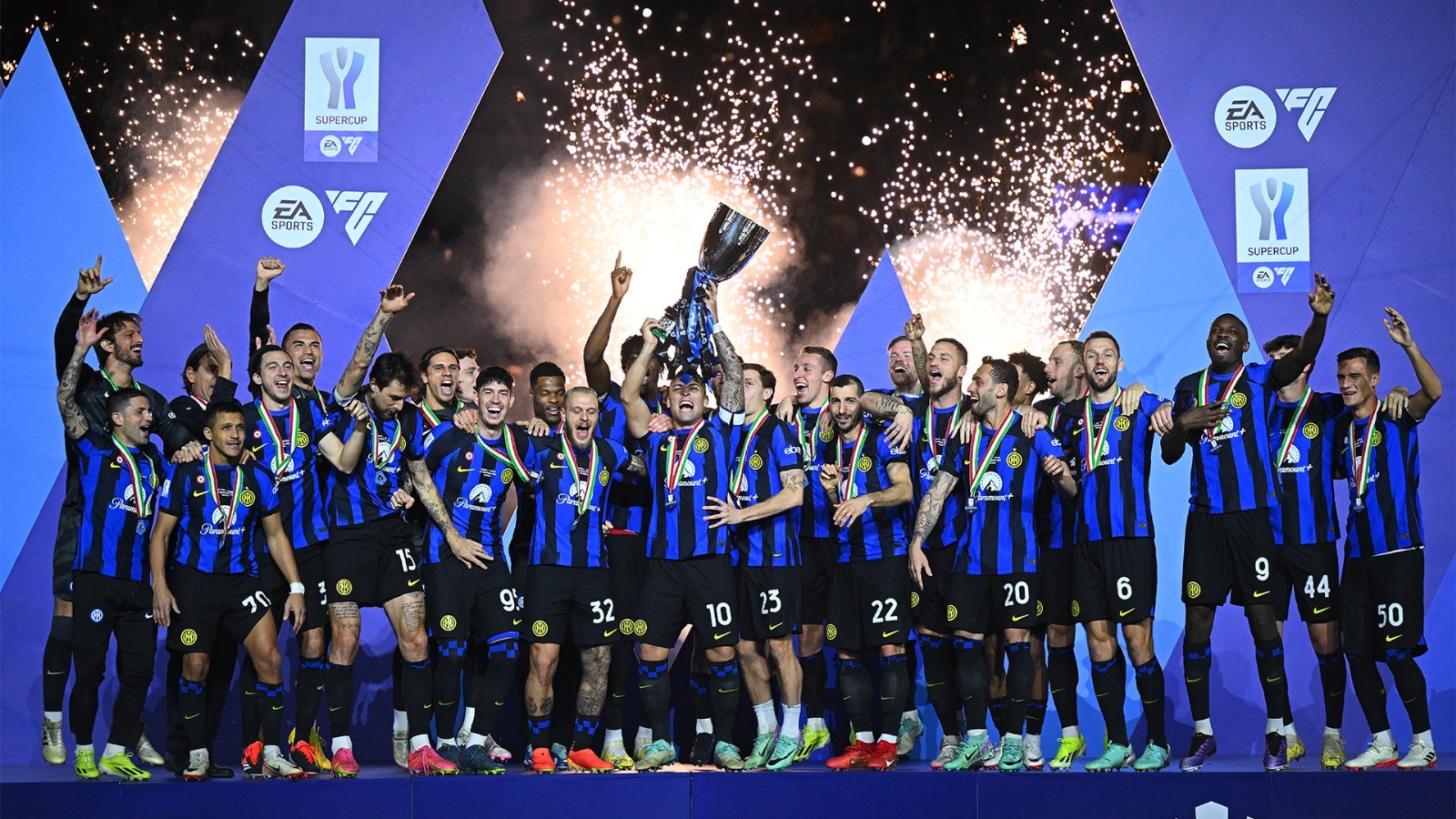 El Inter se mete en la historia, ya que ahora es el segundo equipo, desde la creación de la Supercopa (1988), en conquistarla tres veces consecutivas; sólo el AC Milan lo había logrado antes

