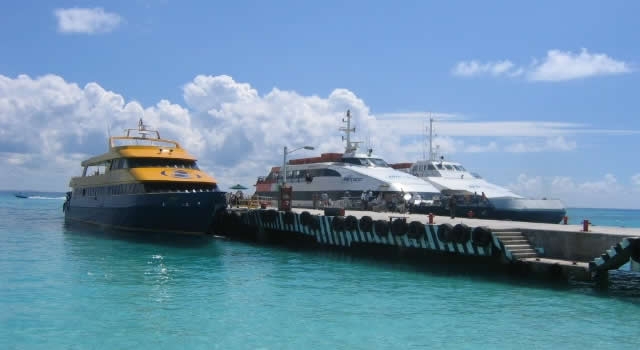 ¿Cuánto cuesta cruzar en ferry de Playa del Carmen a Isla Mujeres?
