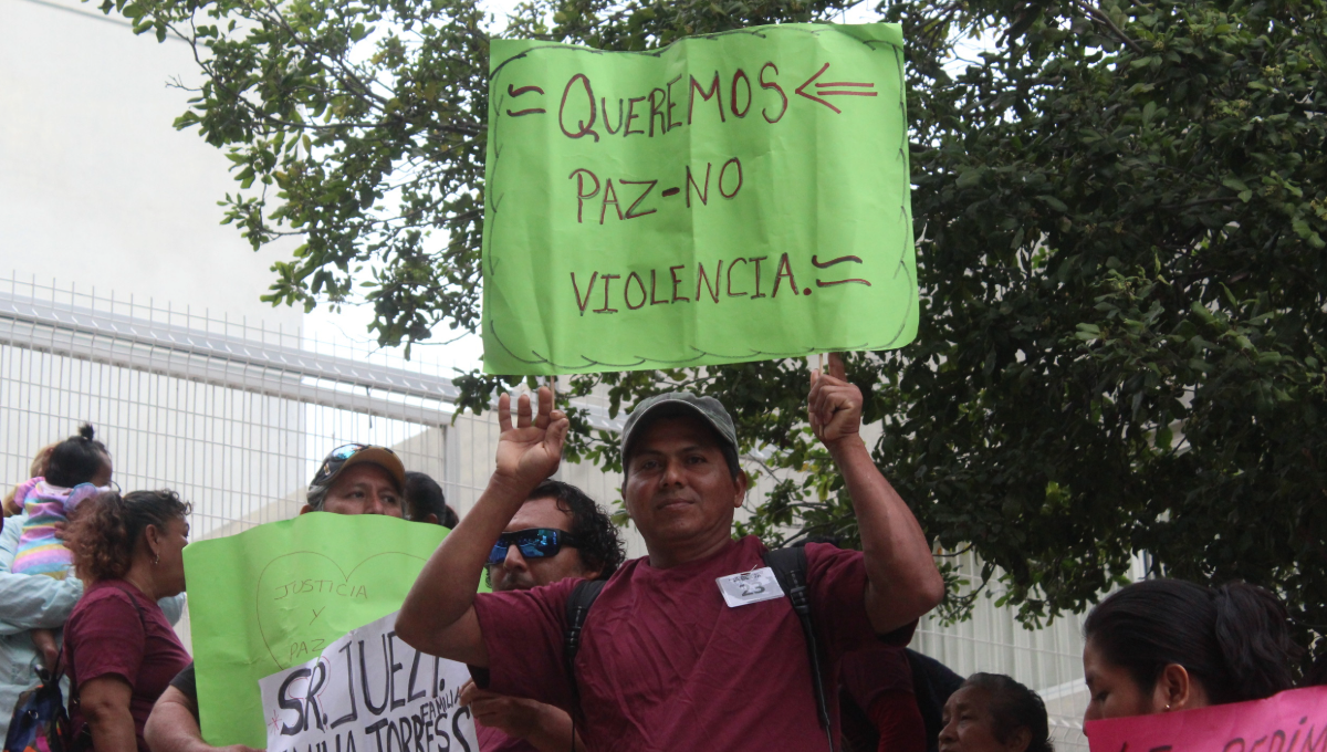 Pobladores de Isla Mujeres protestan en los juzgados de Mérida por un terreno
