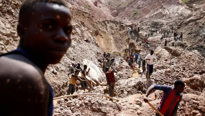 El derrumbe de una galería en una mina de oro en Mali dejó un saldo de 73 muertos