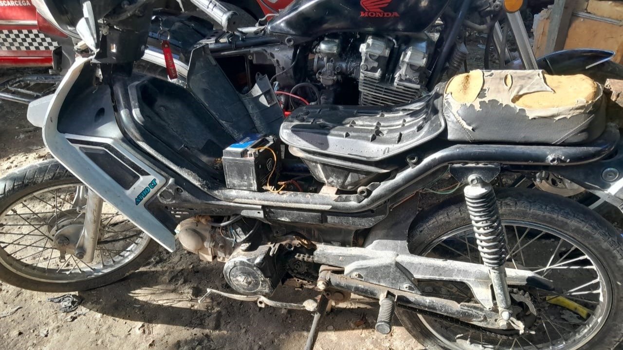 Delincuentes roban motocicleta y la abandonan en un terreno de Escárcega, Campeche