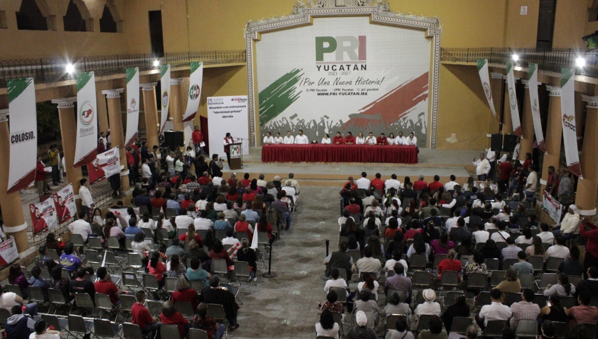 Integrantes del PRI en Tekax renuncian a su partido para unirse al proyecto de Joaquín Díaz Mena