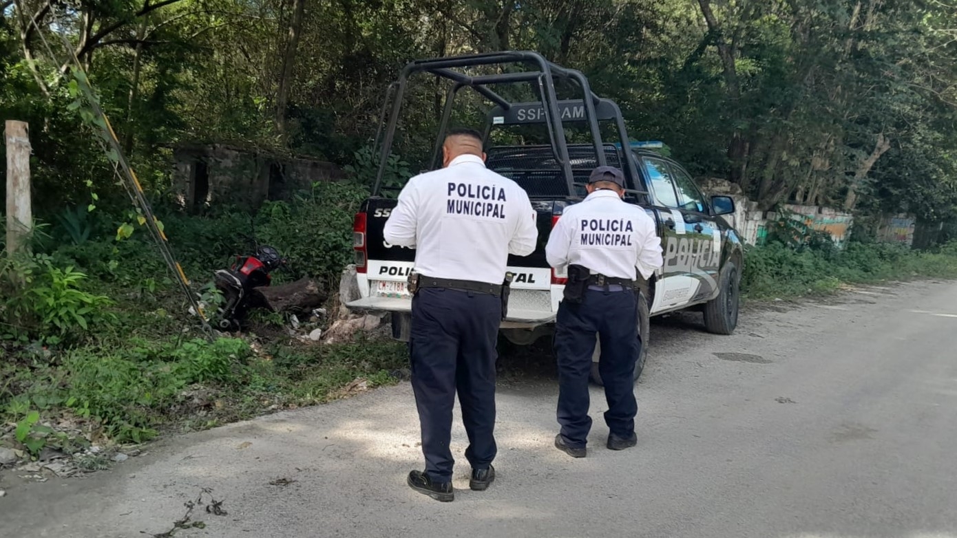 Delincuentes abandonan motocicleta en un terreno baldío en Escárcega, Campeche