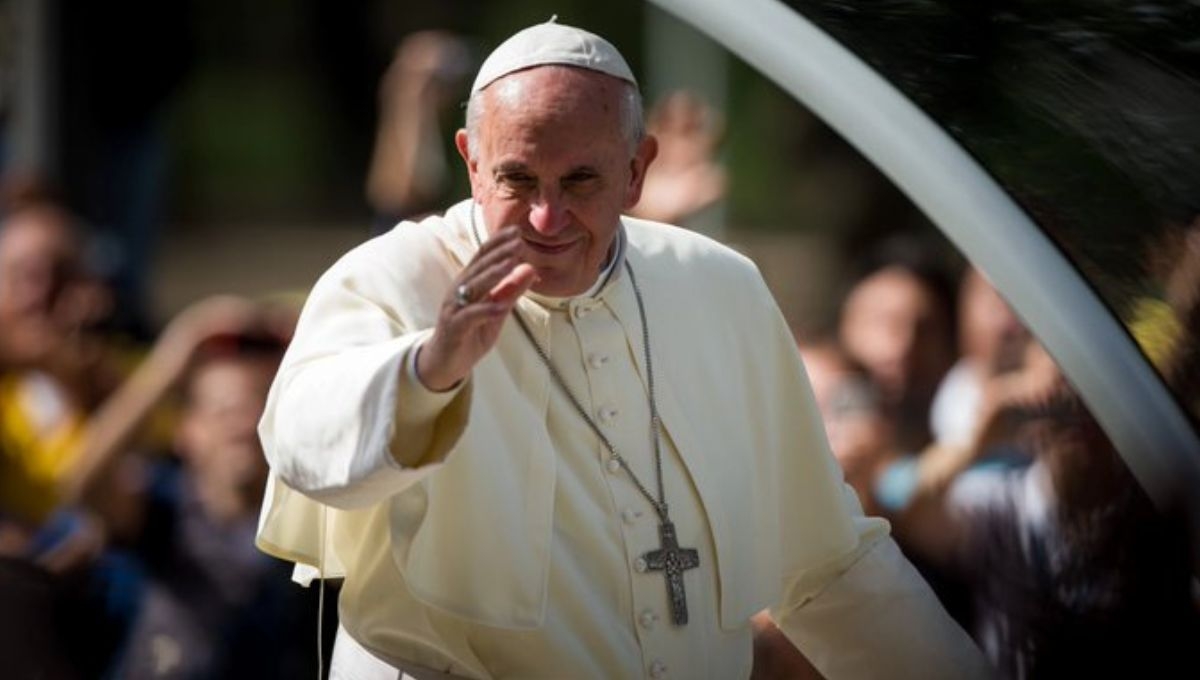 Papa Francisco asegura que la bendición a parejas gay busca  "incluir, no dividir"