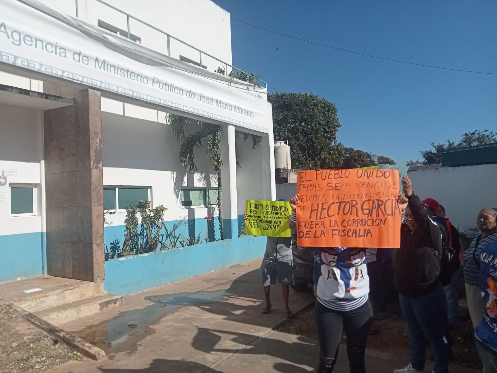 Vecinos de José María Morelos denuncian a trabajador de la Fiscalía