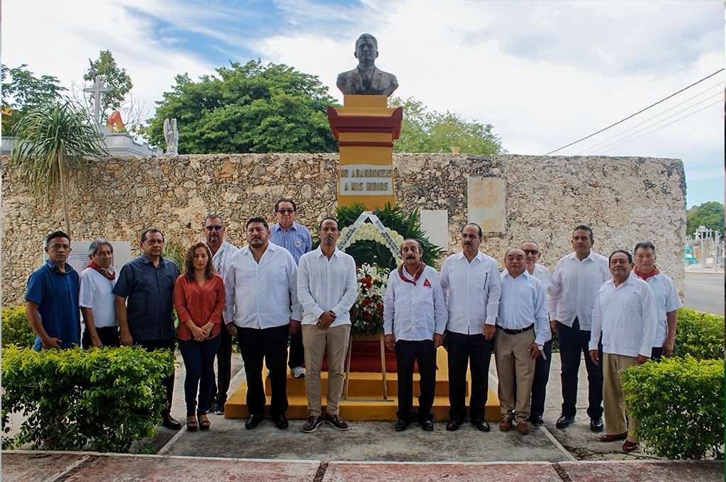 Honran a Felipe Carrillo Puerto a 100 años de su muerte en Mérida, Yucatán