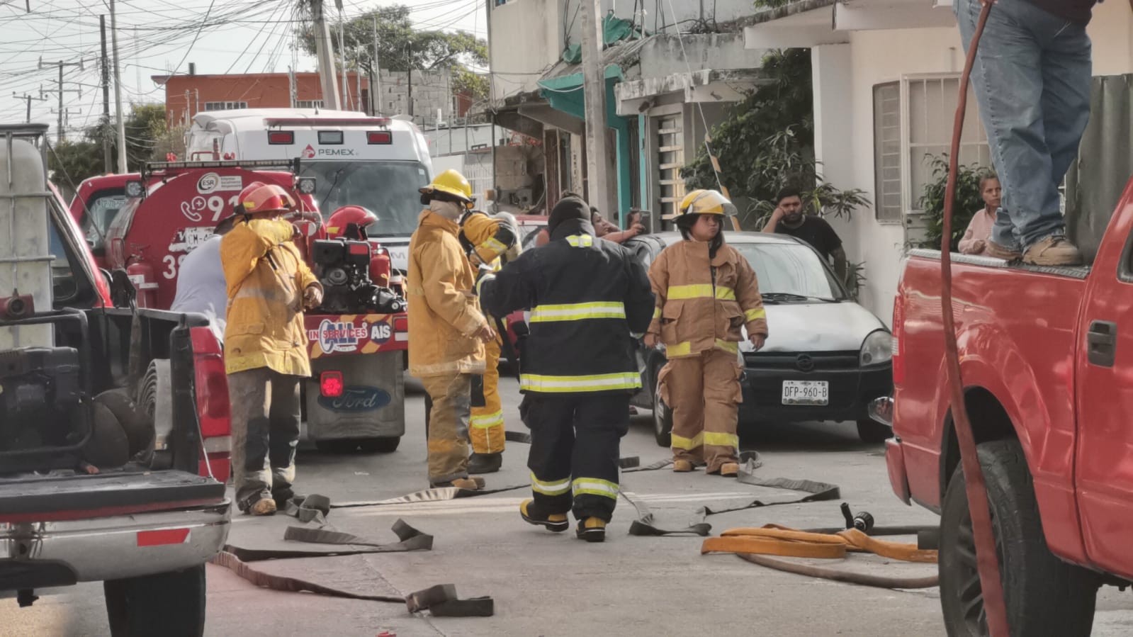 Cortocircuito provoca incendio de casa en Ciudad del Carmen