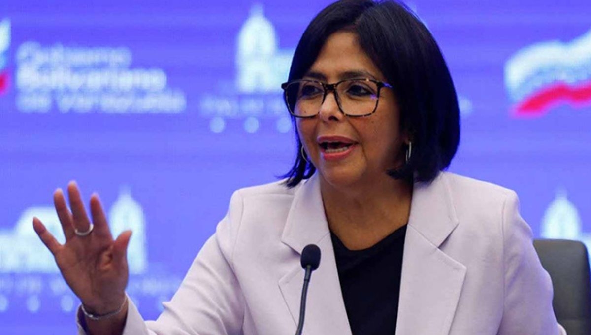 Delcy Rodríguez, vicepresidenta de Venezuela, informó que en respuesta las sanciones que pretende imponer EU, revocarán los vuelos de repatriación de migrantes venezolanos