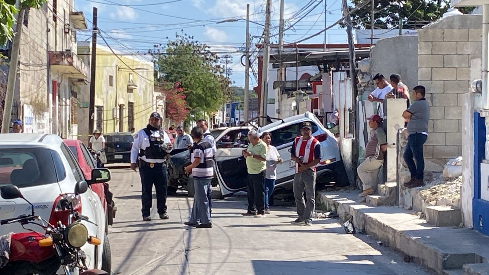 Adulto mayor causa aparatoso accidente en Campeche