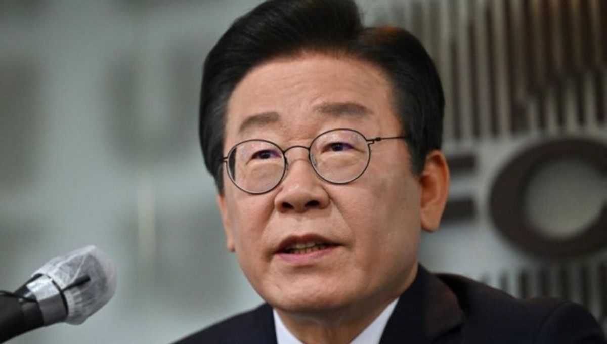 Lee Jae-myungíder , líder de la oposición surcoreana se recupera favorablemente de la puñalada que recibió en el cuello el martes