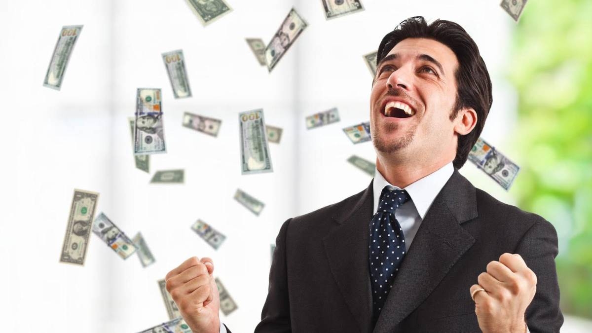 ¿El dinero tiene que ver con la felicidad? Esto revela un estudio de Harvard