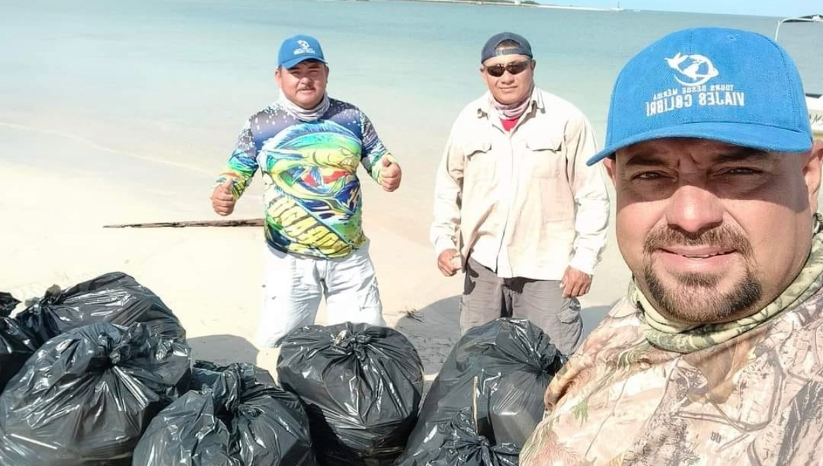 Toneladas de basura recalan y tapizan las playas de Río Lagartos, Yucatán