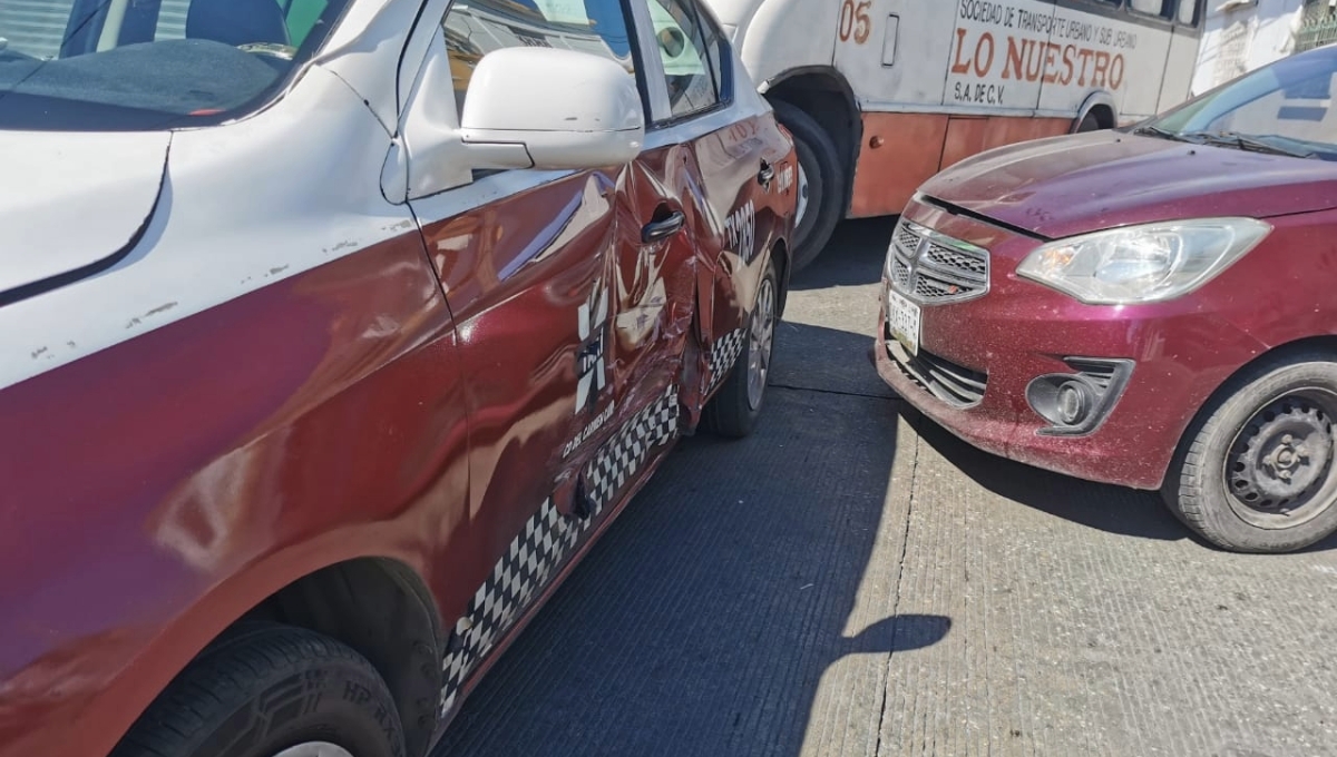 Auto se impacta contra un taxi en pleno Centro de Ciudad del Carmen