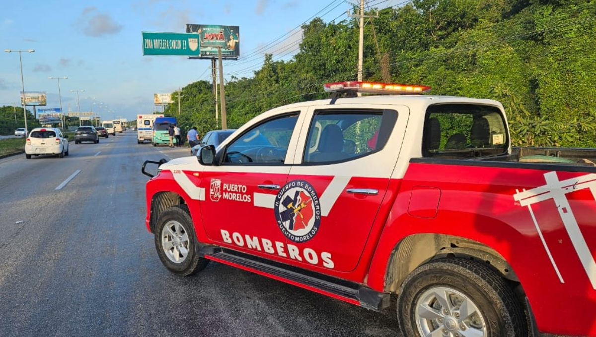 Joven ebrio se queda 'tirado' sobre la vía Puerto Morelos-Cancún