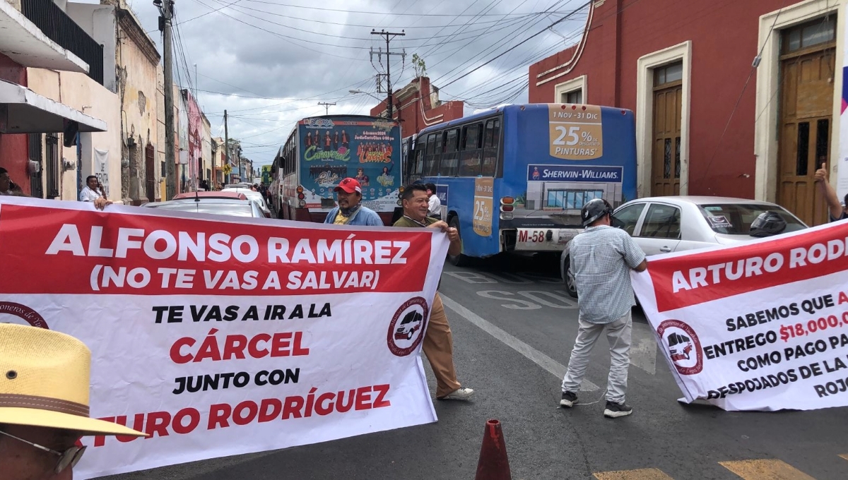 Camioneros de la Alianza de Yucatán bloquean calles de Mérida; exigen liquidación: EN VIVO
