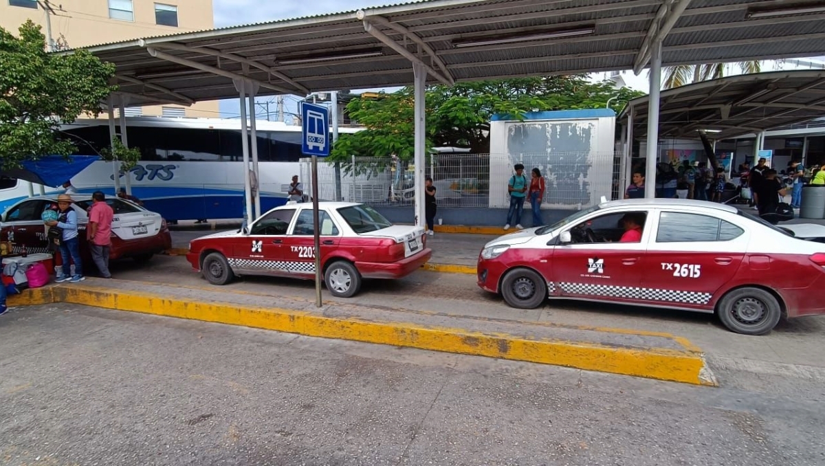 Minitaxis de Ciudad del Carmen acusan al IET de solapar monopolio de transportistas