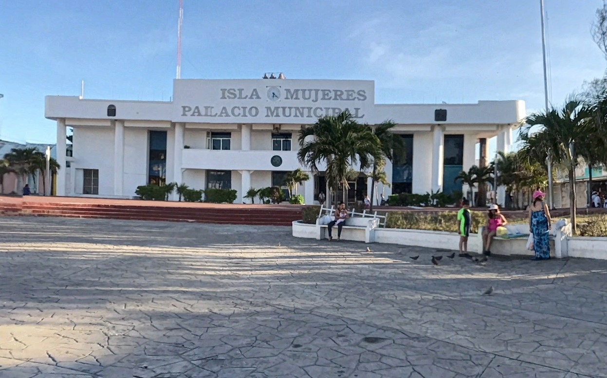 Inhabilitan a cuatro exfuncionarios de Isla Mujeres