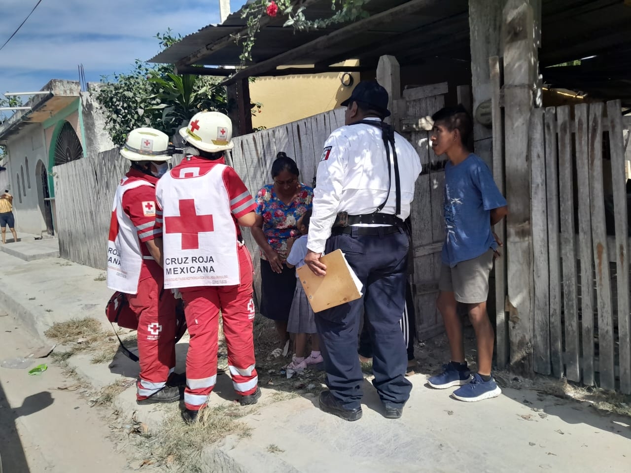 Paramédicos de la Cruz Roja Mexicana auxiliaron a la menor lesionada