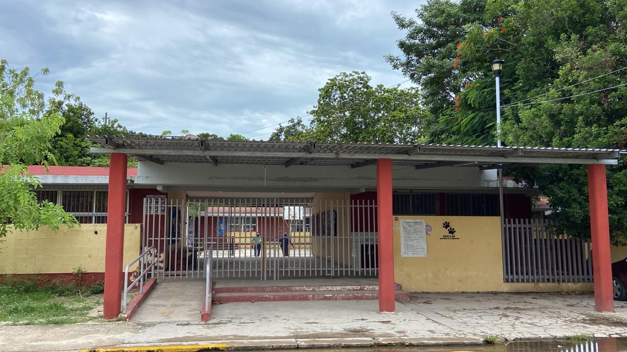 Delincuentes causan destrozos en una escuela de Campeche