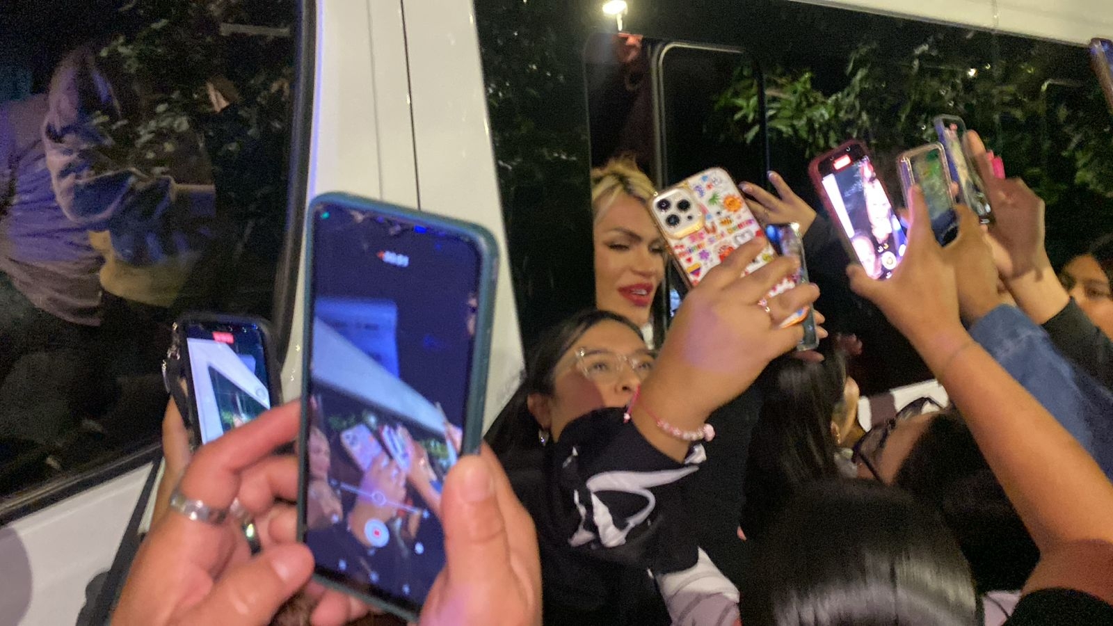 Wendy Guevara tuvo un incómodo momento con fans de campeche: VIDEO