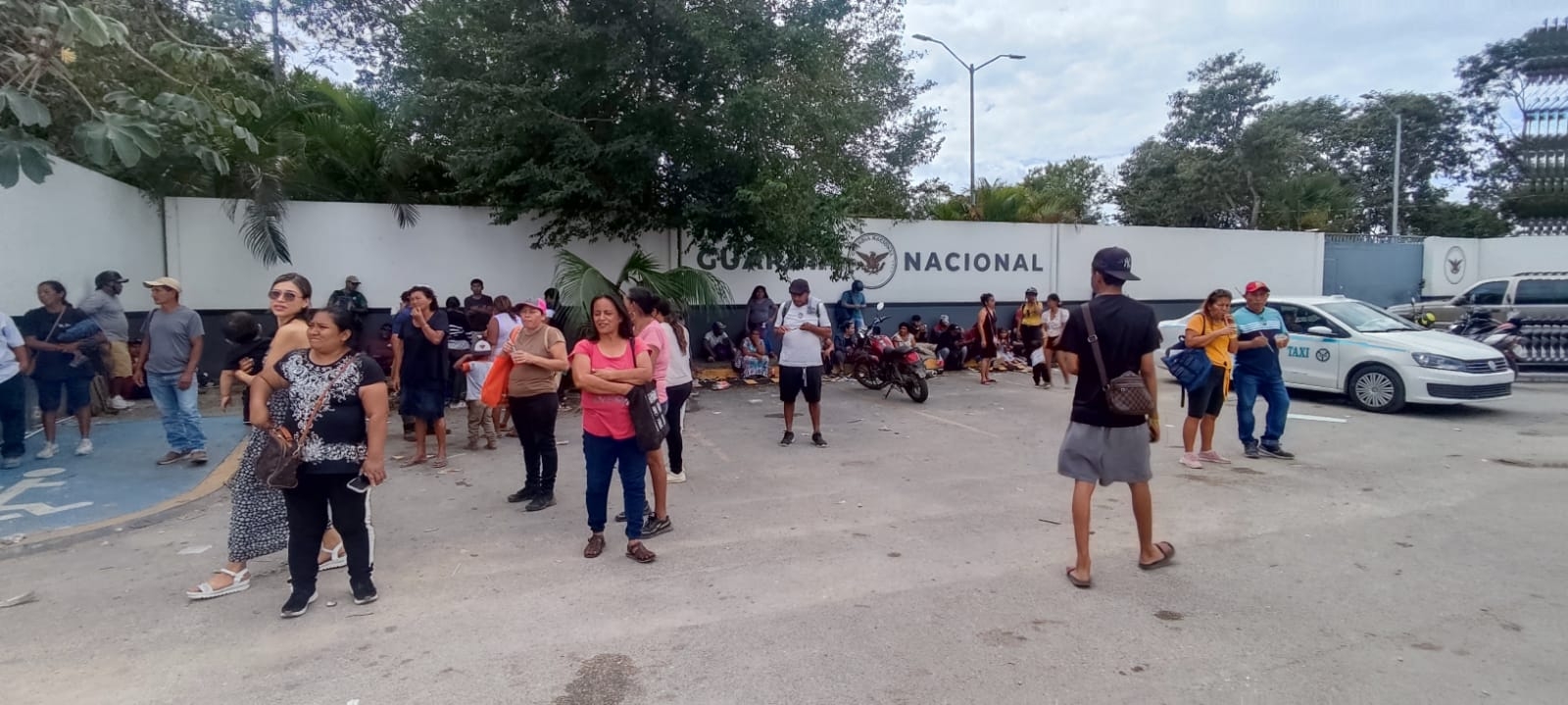Familias desalojadas se manifiestan en la FGE por agresiones en Playa del Carmen