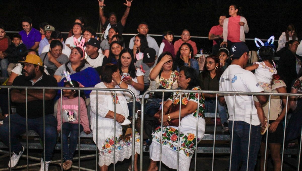 Yucatecos asisten al Lunes Regional en el Carnaval de Mérida 2024, a pesar del clima: EN VIVO
