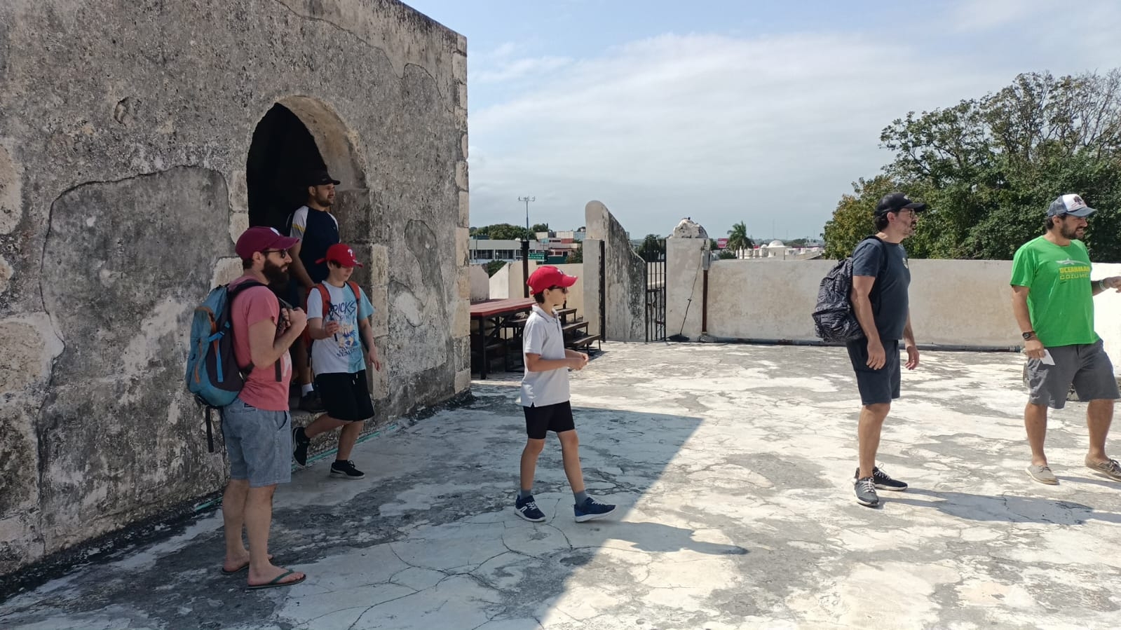 Turistas visitan recinto amurallado en Campeche: EN VIVO
