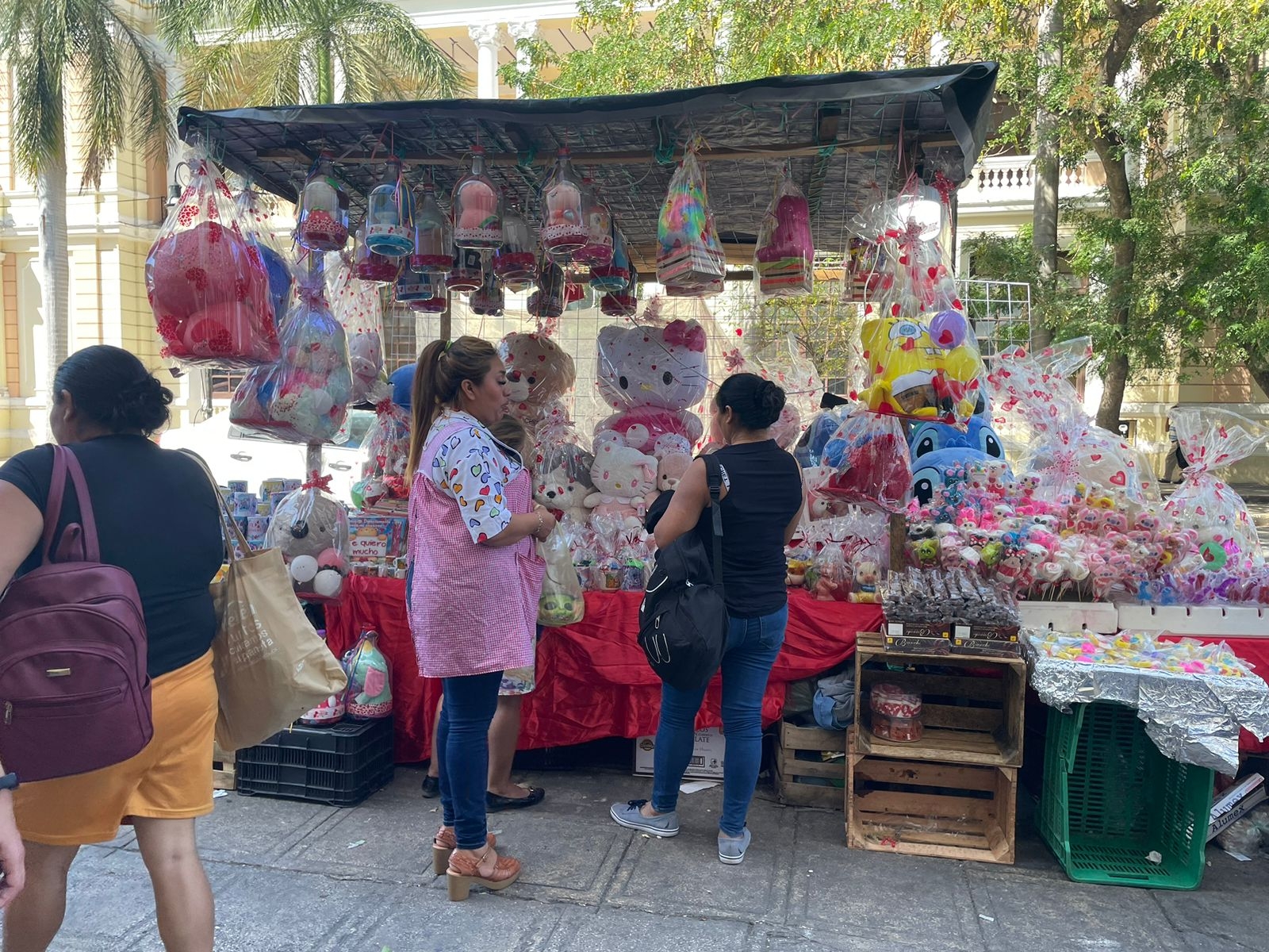 Yucatecos abarrotan el Centro de Mérida por el Día de San Valentín: EN VIVO