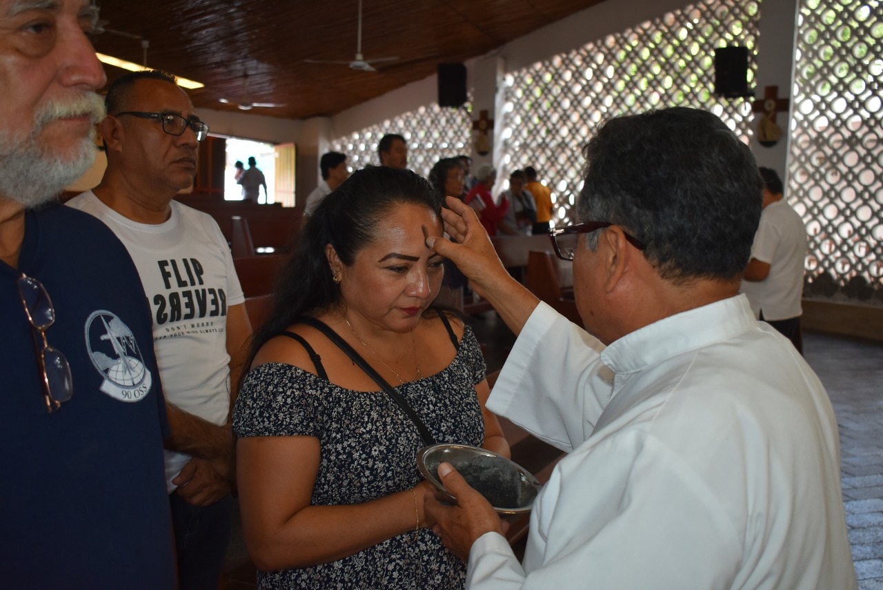 Este miércoles se celebró la primera misa en Cancún, marcando el inicio de la Cuaresma