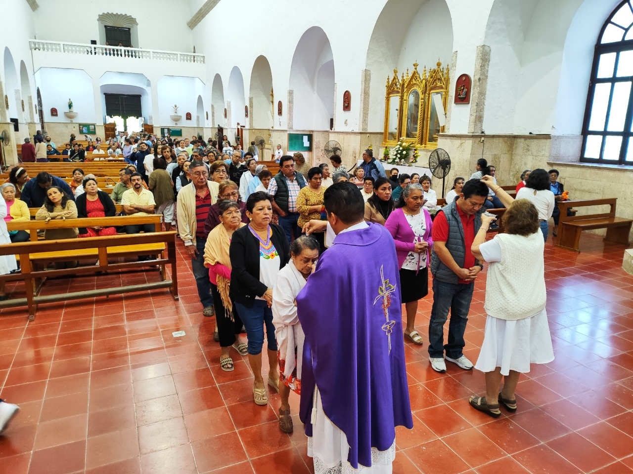 Se registró gran afluencia de feligreses en la misa en la iglesia de los Tres Santos Reyes en Tizimín