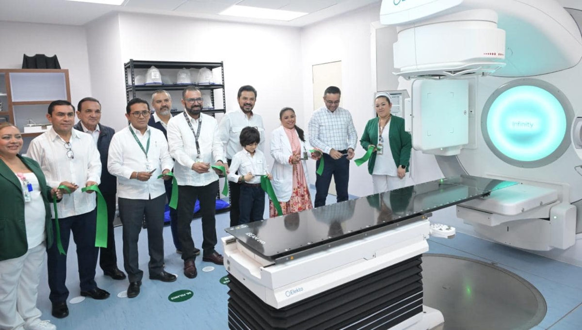 Zoé Robledo inaugura un nuevo acelerador lineal en el IMSS T-1 de Mérida